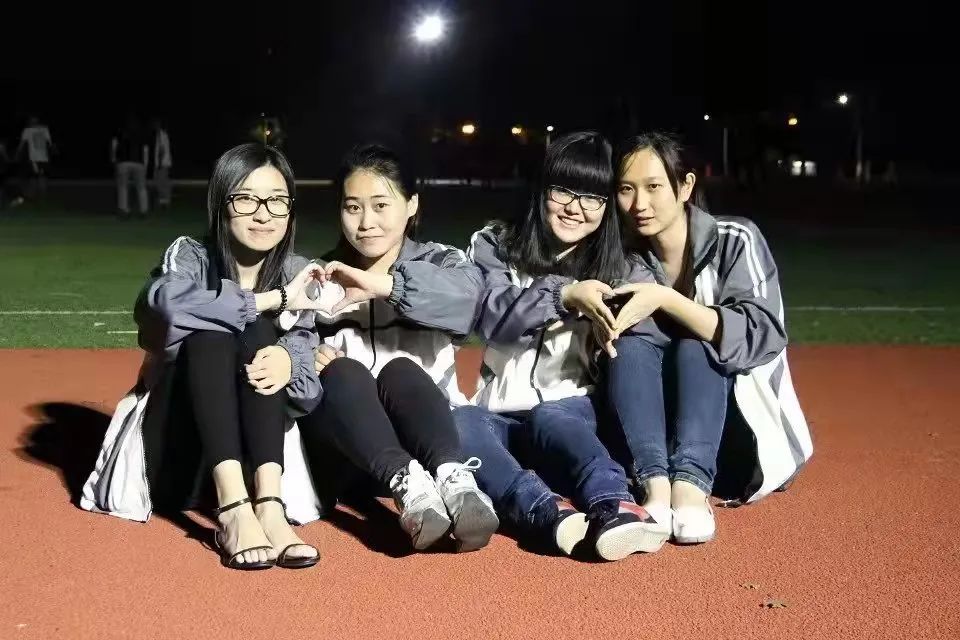 刘阳与室友(左起第二 刘阳)